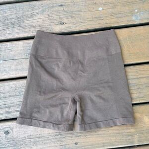 Aurola intensify shorts
